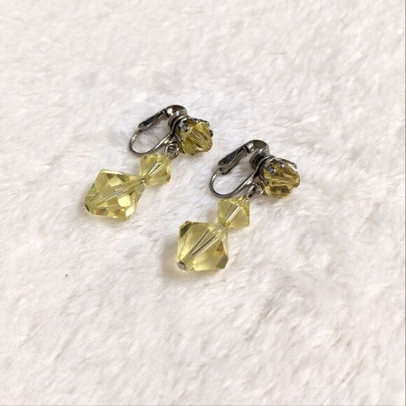 Vintage Soft Butter Yellow Crystal Dangle Clip Earrings - Picture 4 of 9